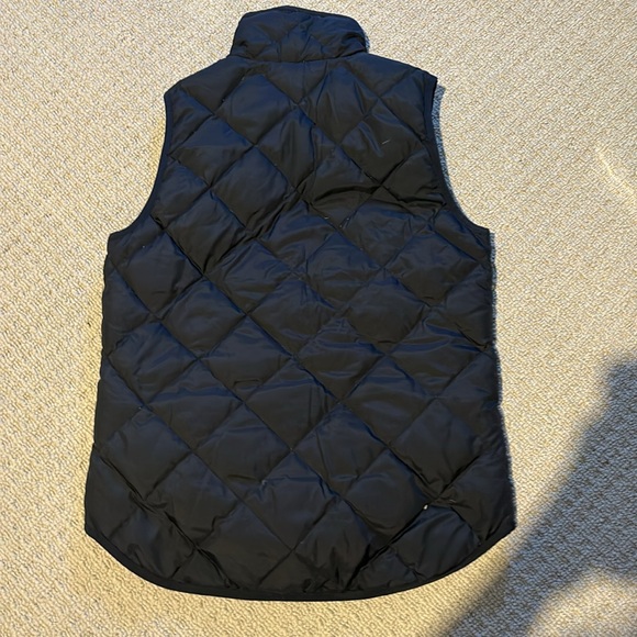 j crew excursion navy vest (NWT) - Picture 2 of 3